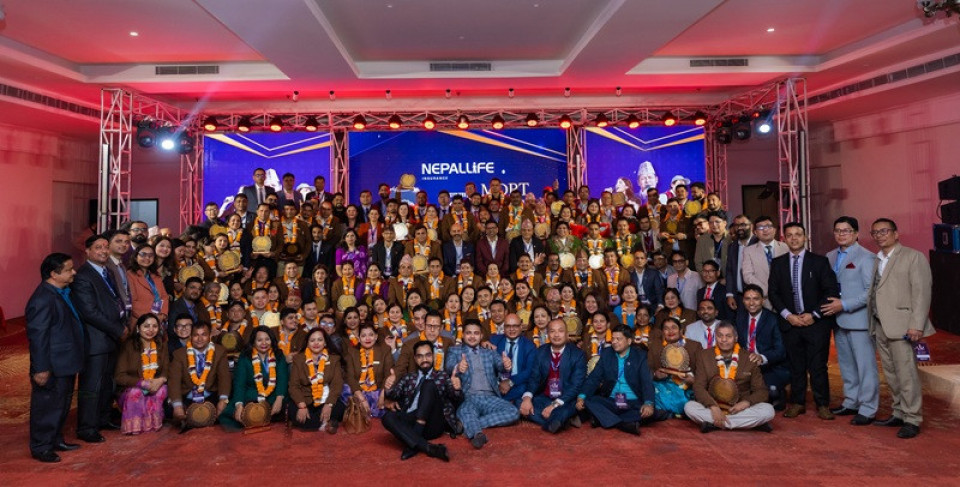 नेपाल लाइफको एमडीआरटी अचिभर्स अवार्ड सम्पन्न