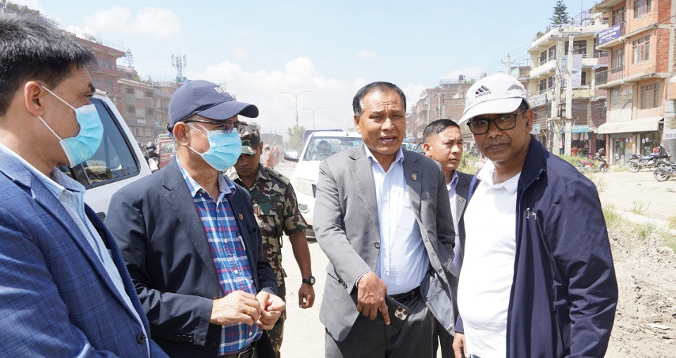 एक्सनमा उत्रिए कुलमान: सेवाग्राहीलाई दुःख दिने र राजस्व हिनामिनामा संलग्न इन्जिनियर-लेखापाल निलम्बित