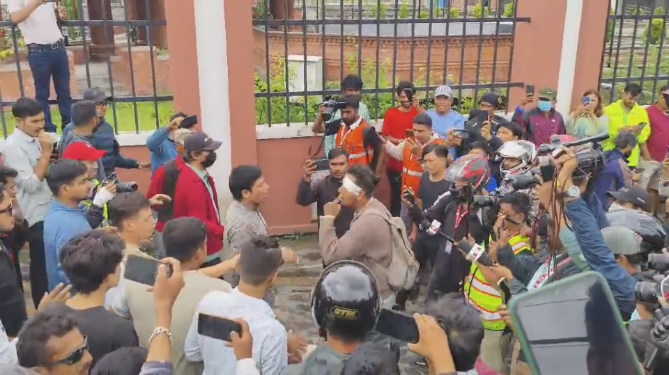 'असली जेन-जी को' भन्ने विवादले जंगी अड्डाबाहिरका युवाबीच हात हालाहाल