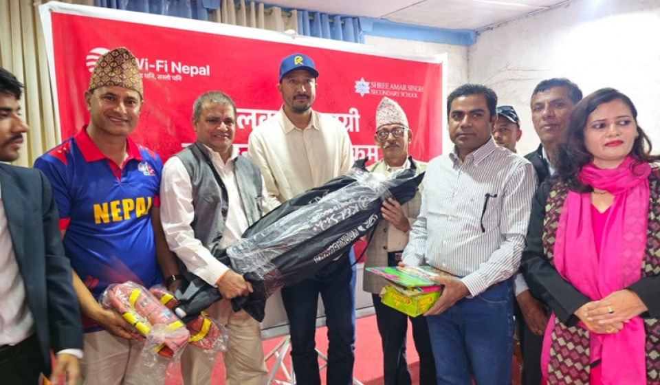 वाईफाई नेपालद्वारा विद्यालयलाई खेलकुद सामग्री हस्तान्तरण