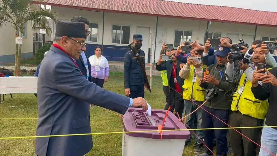 निर्वाचन क्षेत्र बदलेर रुकुम पूर्व पुगेका प्रचण्ड विजयी, दल प्रमुखमध्ये पहिलो जित