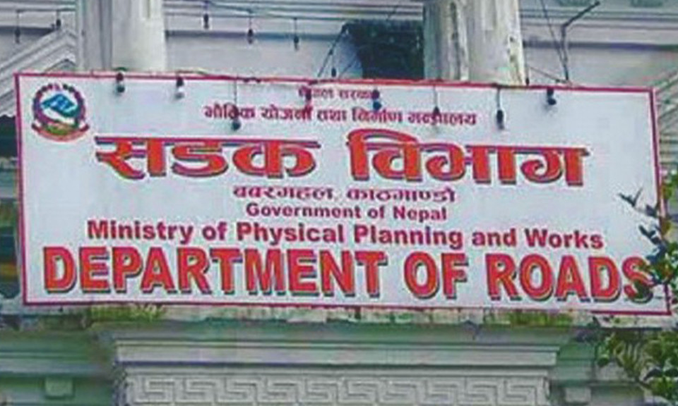 यी सडकखण्डमा खस्नसक्छ जुनसुकै बेला पहिरो, राति नहिँड्न सडक विभागको आह्वान