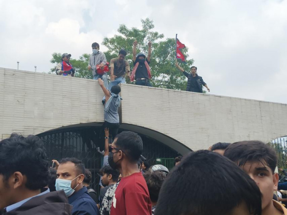 कफ्र्यू लगाउँदा समेत जेनजी नरोकिएपछि बानेश्वरमा सेना परिचालन