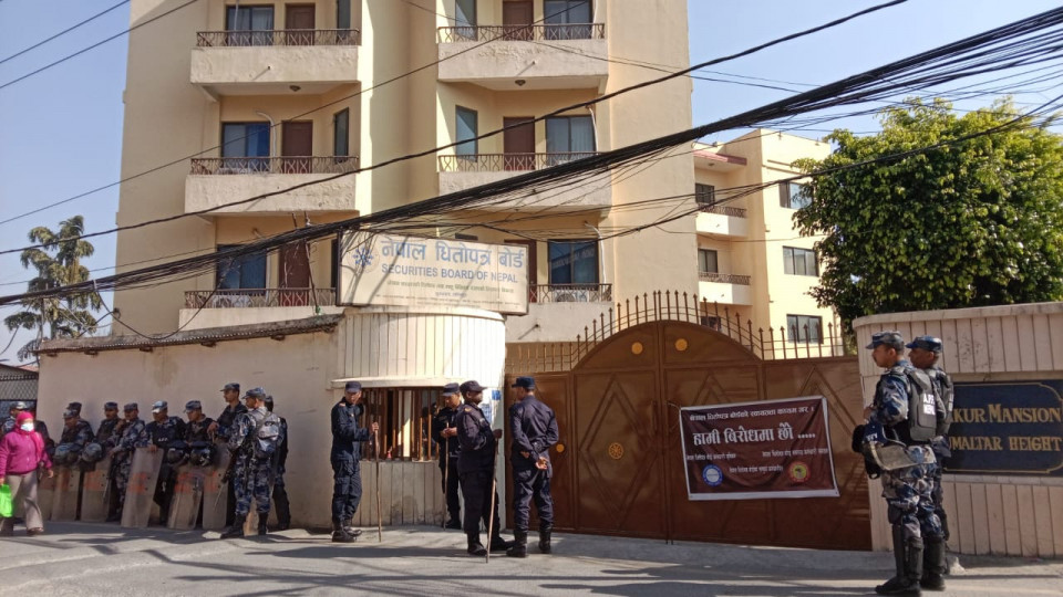 जेनजी लगानीकर्ताको नियन्त्रणमा सेबोनः रिलायन्ससम्बन्धी अर्थको पत्र खोसे, खरानी बनाइदिने धम्की आएको भन्दै वरिष्ठ कर्मचारी भागे