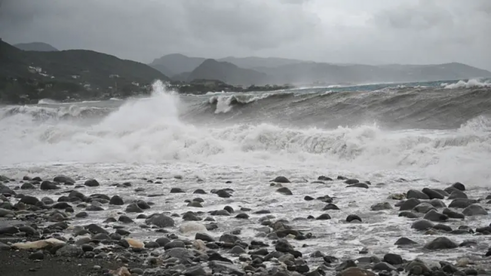 यस वर्षको विश्वको सबैभन्दा शक्तिशाली आँधी कुन देशमा आईपुग्यो ?