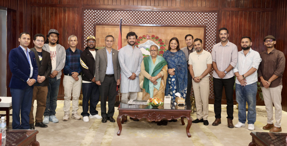 प्रधानमन्त्री कार्कीसँग कलाकारहरूको भेट : ‘देश बचाउन सरकारलाई साथ दिन तयार छौँ’