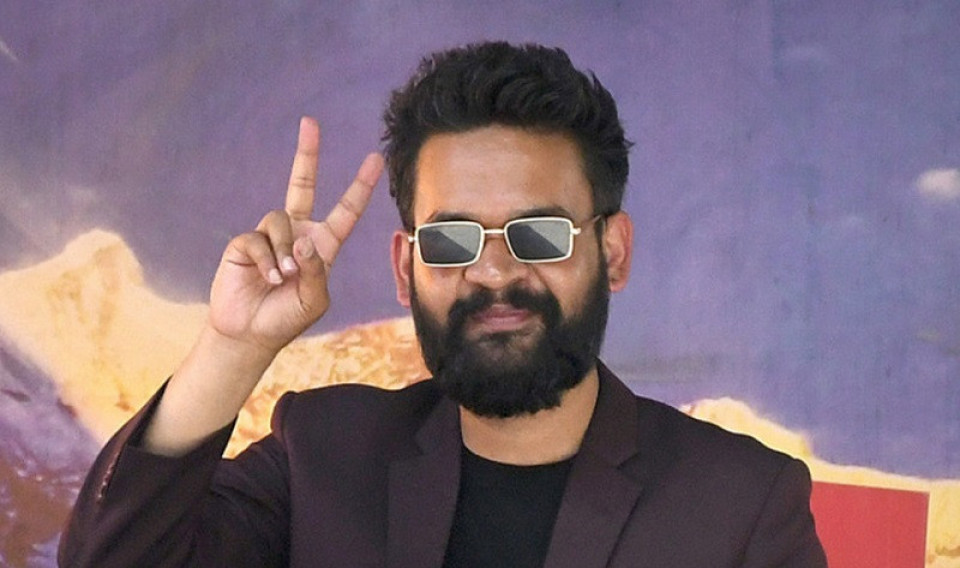 प्रधानमन्त्री कार्कीलाई आमा सम्बोधन गर्दै बालेनले भने, ‘हजुरको नेतृत्वमा आज लोकतन्त्रले जितेको छ’