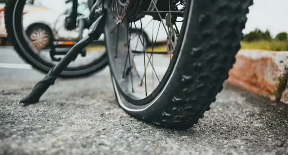 मोटरसाइकलको टायरमा हावा कम हुँदा हुन सक्छन् यस्ता जोखिम