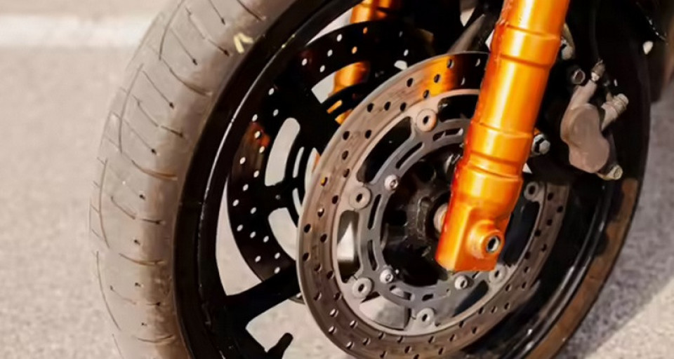 मोटरसाइकलमा कस्तो हुन्छ डिस ब्रेकको फाइदा र नोक्सान ?