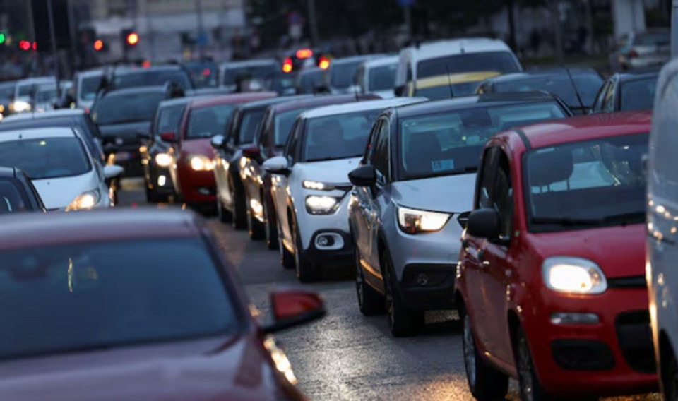 युरोपमा नयाँ कारको बिक्री करिब ५% ले बढ्यो