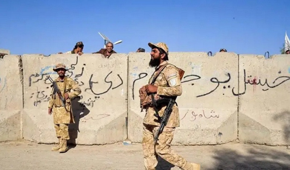 पाकिस्तानद्वारा अफगान तालिबान विरुद्ध ‘खुला युद्ध’को घोषणा