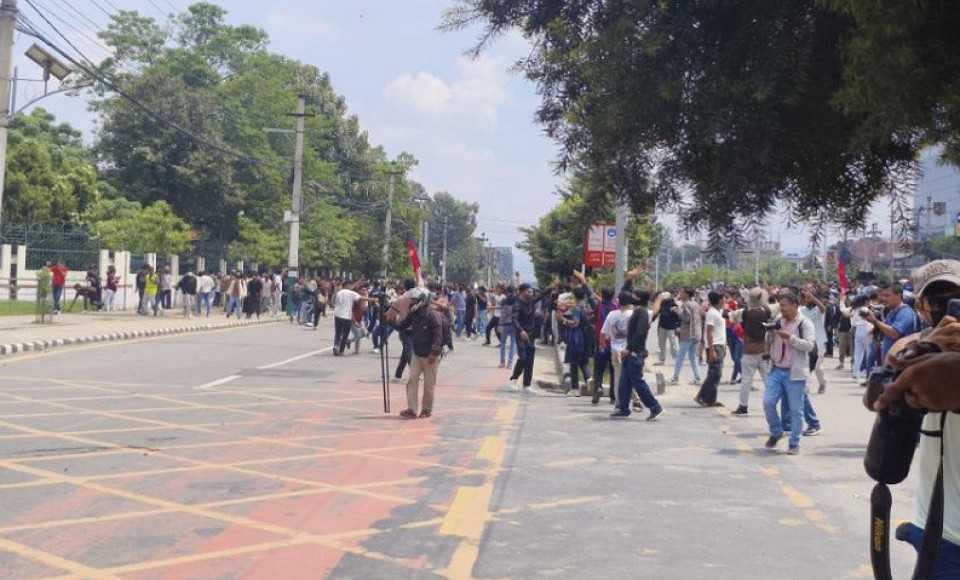 आजपनि संसद भवन अघि प्रदर्शन सुरु