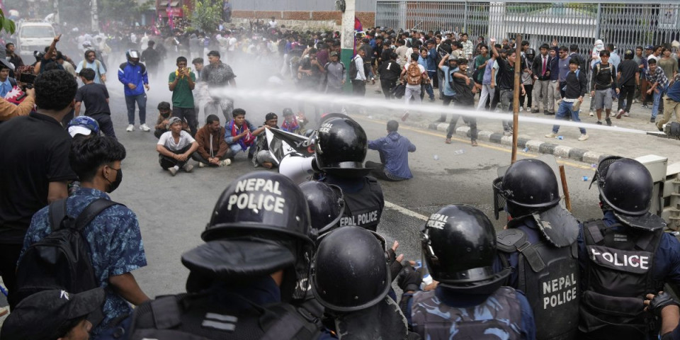 झापामा प्रहरीले गोली हान्यो, दुई युवा गम्भीर