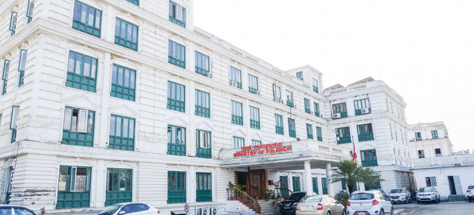 अर्थ मन्त्रालयको नयाँ पहल: सवारी सुविधा पाउने कर्मचारीको पूर्ण विवरण मागियो