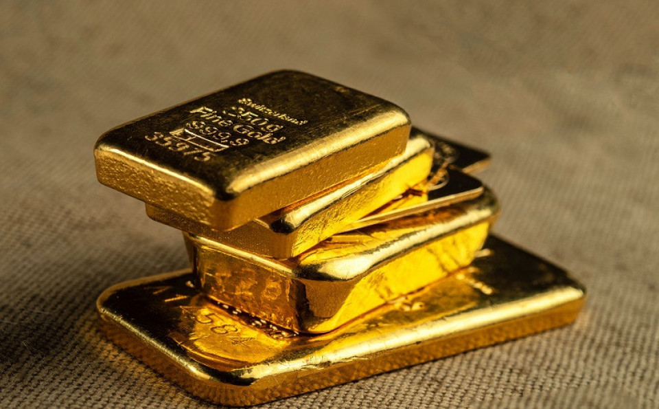 सुनको मूल्य ७ डलरले घट्यो, प्रतिऔंस कति पुग्यो ?