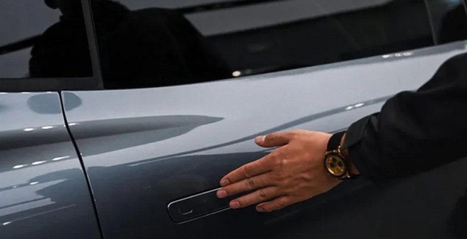 सुरक्षा चासोका कारण चीनले ईभी कारको ‘हिडन डोर ह्याण्डल’माथि लगायो प्रतिबन्ध