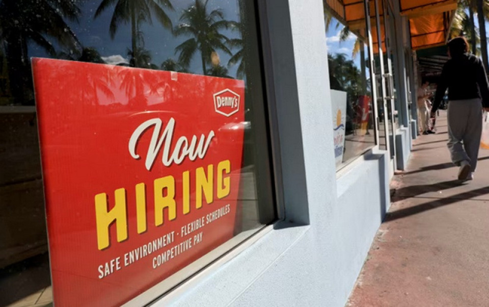 अमेरिकामा एकै महिनामा करिब ३२ हजारले गुमाए जागिर