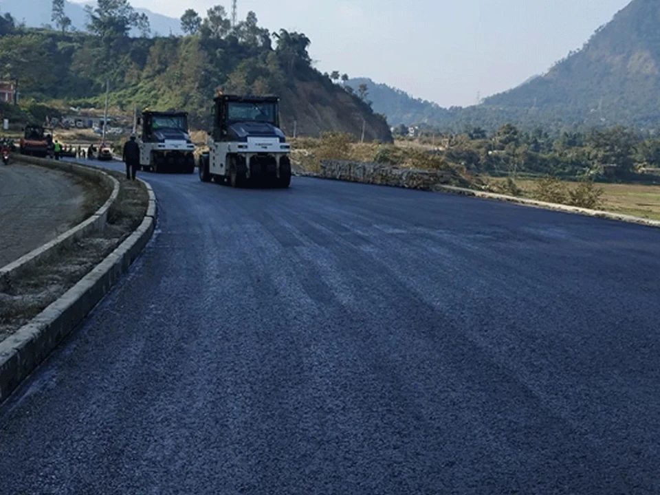 एक वर्षमा देशभर ७५६ किलोमिटर सडक कालोपत्रे