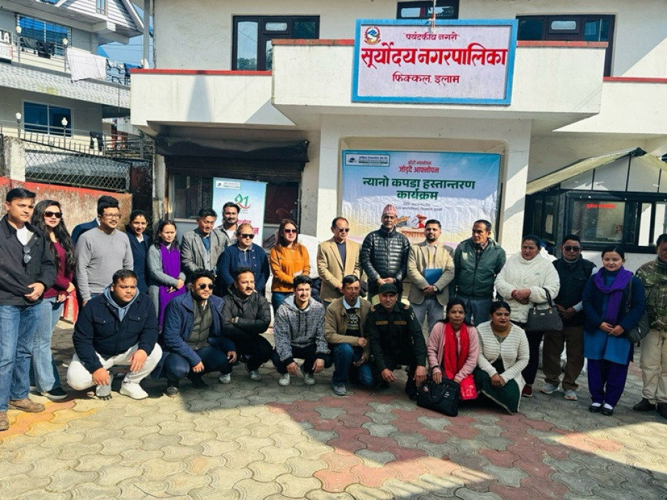 सांग्रिला डेभलपमेन्ट बैंकद्वारा इलामका बाढीपहिरो प्रभावितका लागि न्यानो कपडा हस्तान्तरण