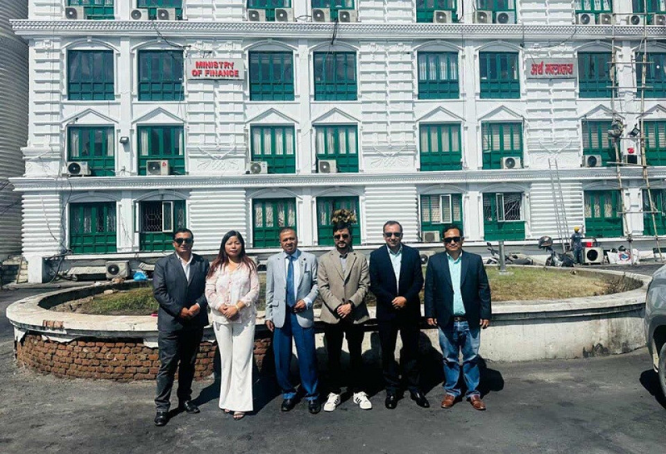 सेयर लगानीकर्ताले भेटे अर्थमन्त्री, व्यक्तिगततर्फको कर्जाको सीमा र लघुवित्तको लाभांश खुकुलो बनाउन माग