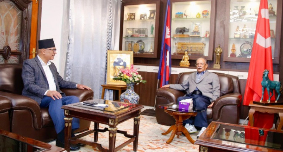 आगामी आवको बजेटबारे अर्थमन्त्रीले गरे प्रचण्डसँग छलफल