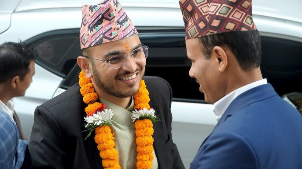 बीमा प्राधिकरण अध्यक्ष ओझाको बर्खास्ती रोक्न सर्वोच्चको अन्तरिम आदेश