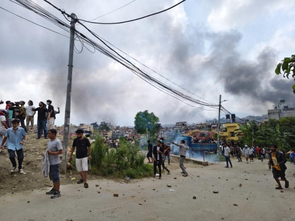 माओवादी कार्यालय रहेको पेरिसडाँडामा झडप, स्थिति तनावग्रस्त