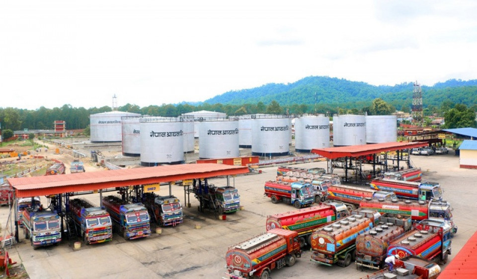 पाँच महिनामै पेट्रोलियम आयात एक खर्ब नाघ्यो