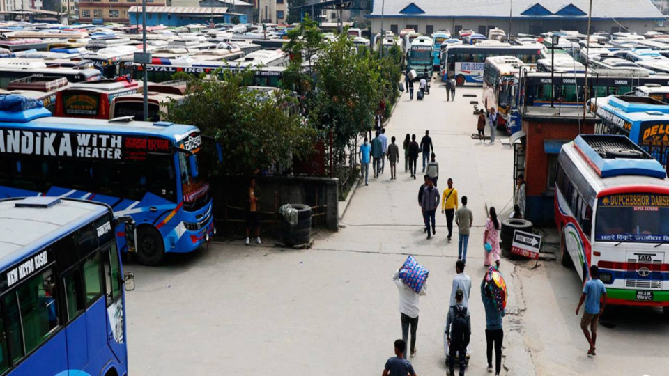 सार्वजनिक यातायातमा ११.१३% सम्म भाडा बढाउन सिफारिस, लागू नगरे आफैं बढी असुल्ने व्यवसायीको चेतावनी