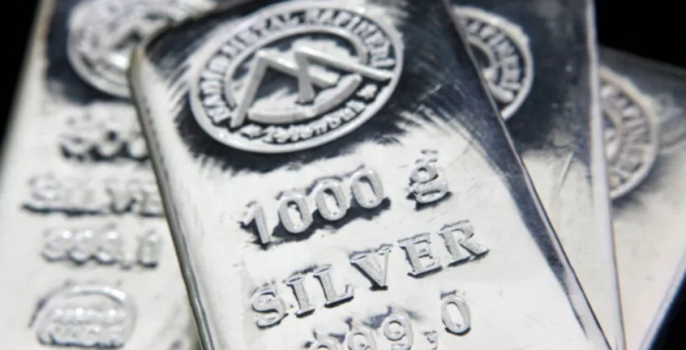 चाँदीको मूल्य ऐतिहासिक उचाईमा, अमेरिकी ब्याजदर कटौती र औद्योगिक मागले बढायो भाउ