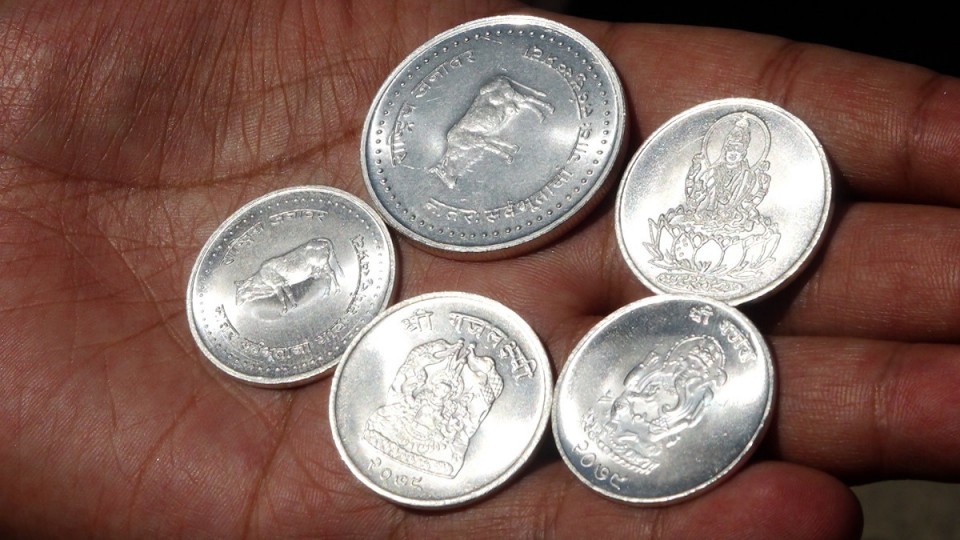 नेपाल राष्ट्र बैंकको निर्णय: धनतेरसमा सुन होइन, चाँदीका सिक्का मात्रै बिक्री