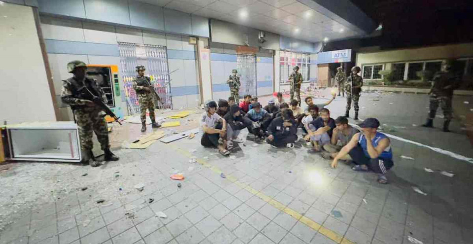 भाटभटेनीमा लुटपाट गर्ने ४ जना पक्राउ, २ लाख ३२ हजार डिल्लीबजारबाट बरामद