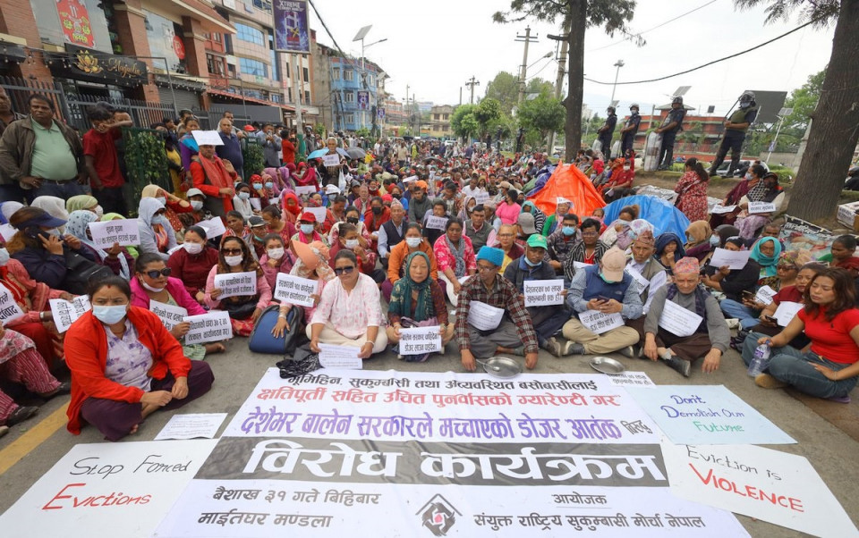 माइतीघरमा सुकुमबासीको प्रदर्शन, डोजर अभियानविरुद्ध खबरदारी