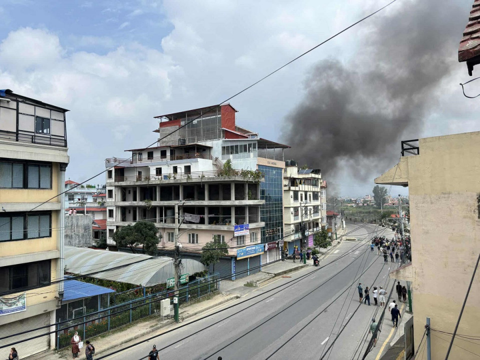 आरजू देउवाको युलेन्स स्कुलमा आगजनी, दमकललाई आगो निभाउन दिइएन