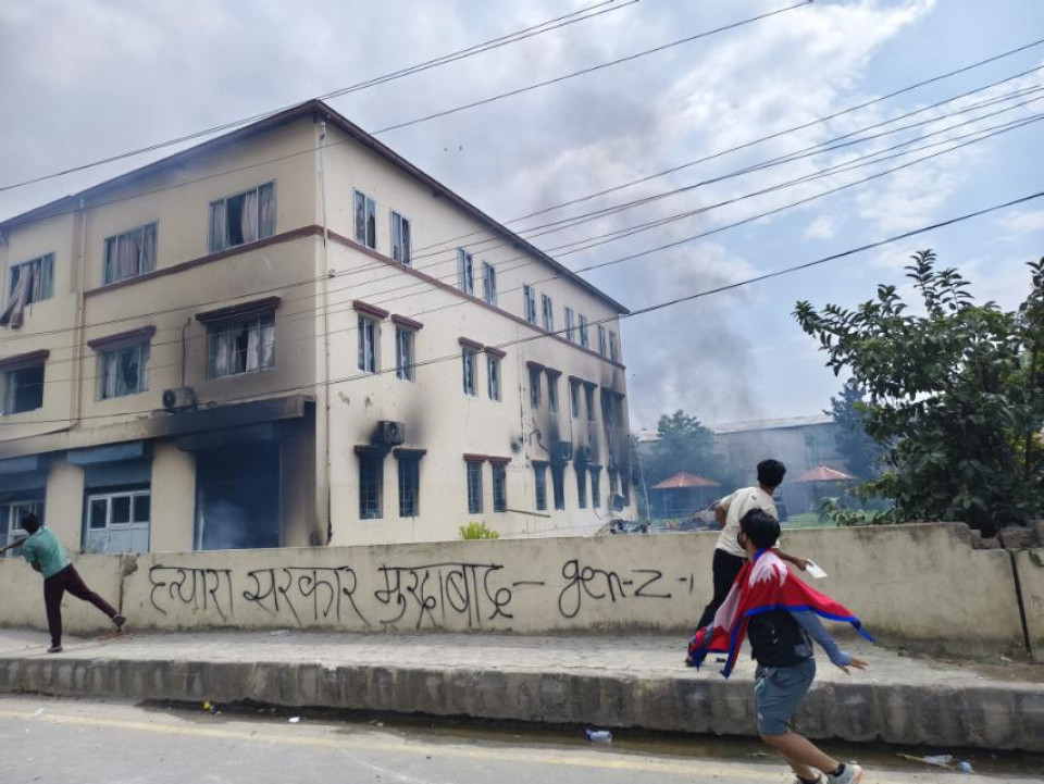 हेलिकप्टरबाट नेतालाई भगाउन थालियो, अधिकांशले बिहानै घर छाडेका थिए !