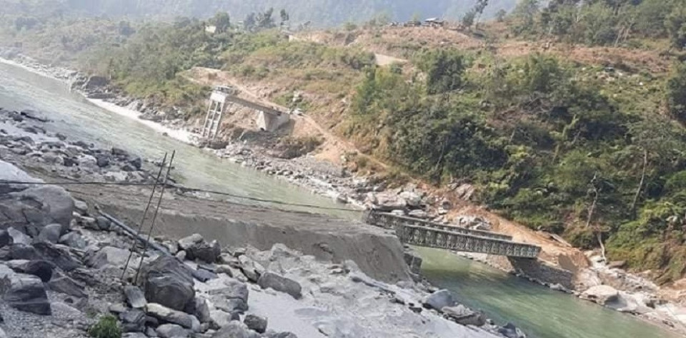 सुनकोशीमा पानी बढेपछि फोक्सिङटार र बङ्शिलाघाट बन्द, खोटाङको तराईसँगको सडक सम्पर्क विच्छेद